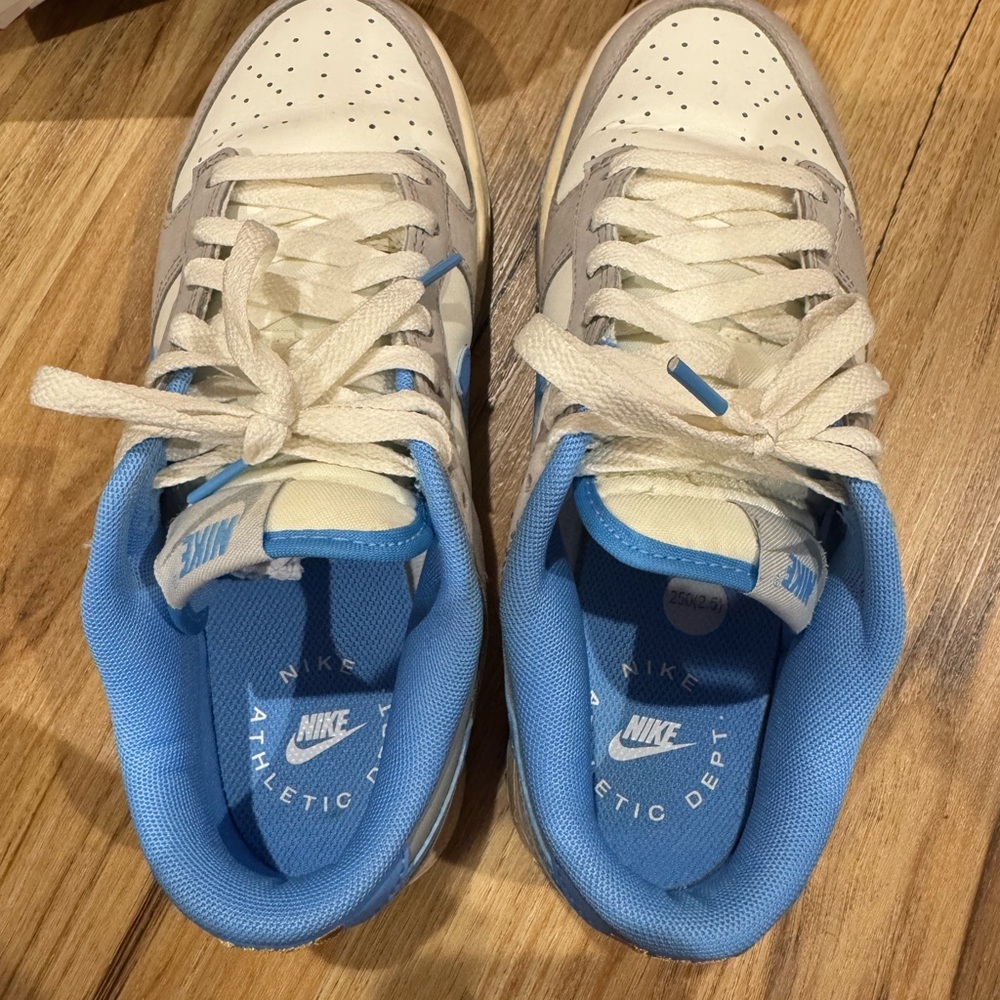 Nike Sneakers - Cream and Blue